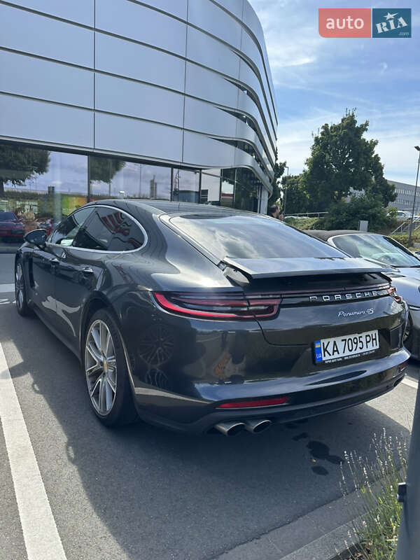 Фастбек Porsche Panamera 2017 в Львові