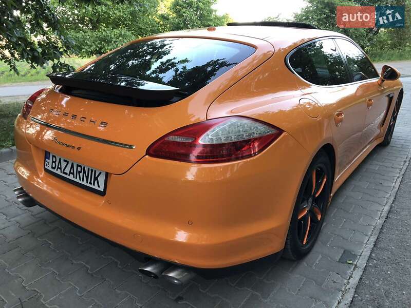 Фастбэк Porsche Panamera 2010 в Черновцах