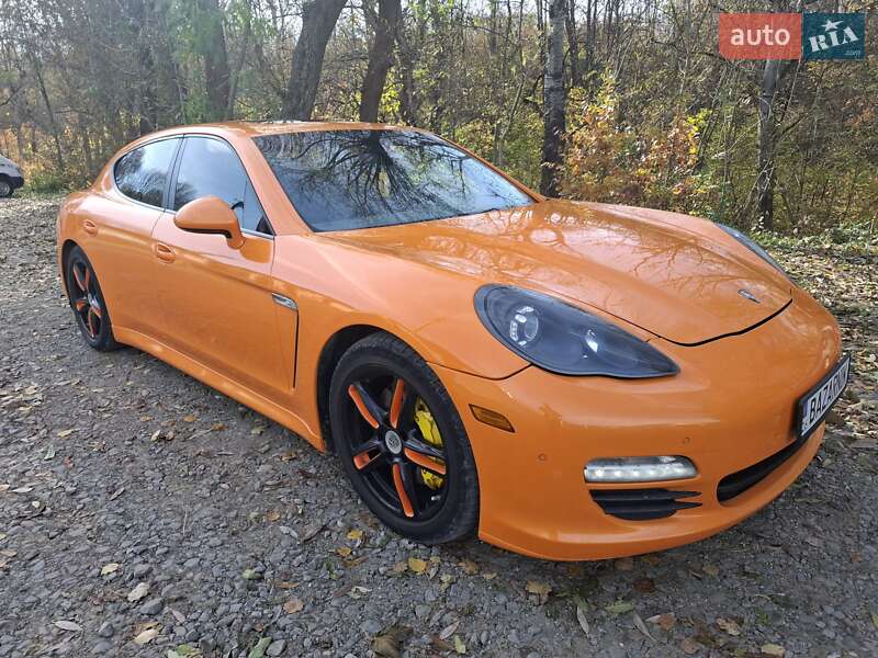 Фастбэк Porsche Panamera 2010 в Черновцах