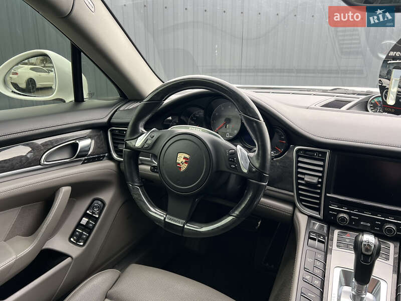 Фастбэк Porsche Panamera 2011 в Одессе фото 12 Фастбэк Porsche Panamera 2011 в Одессе