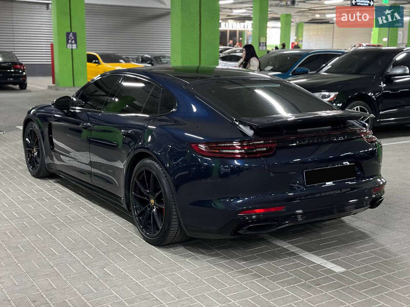 Фастбек Porsche Panamera 2018 в Хмельницькому