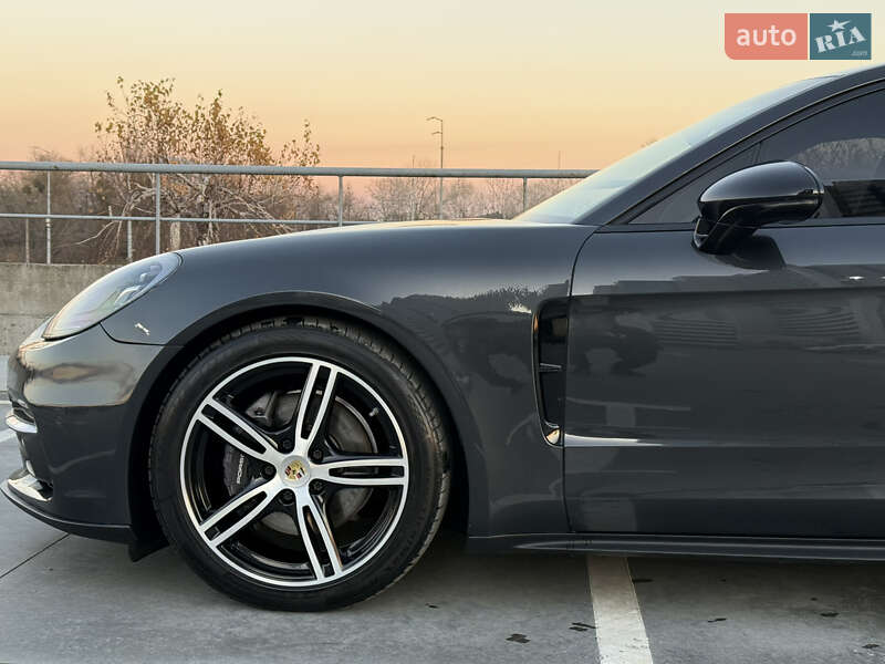 Фастбек Porsche Panamera 2018 в Києві
