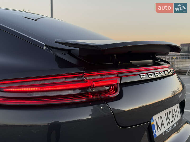 Фастбек Porsche Panamera 2018 в Києві
