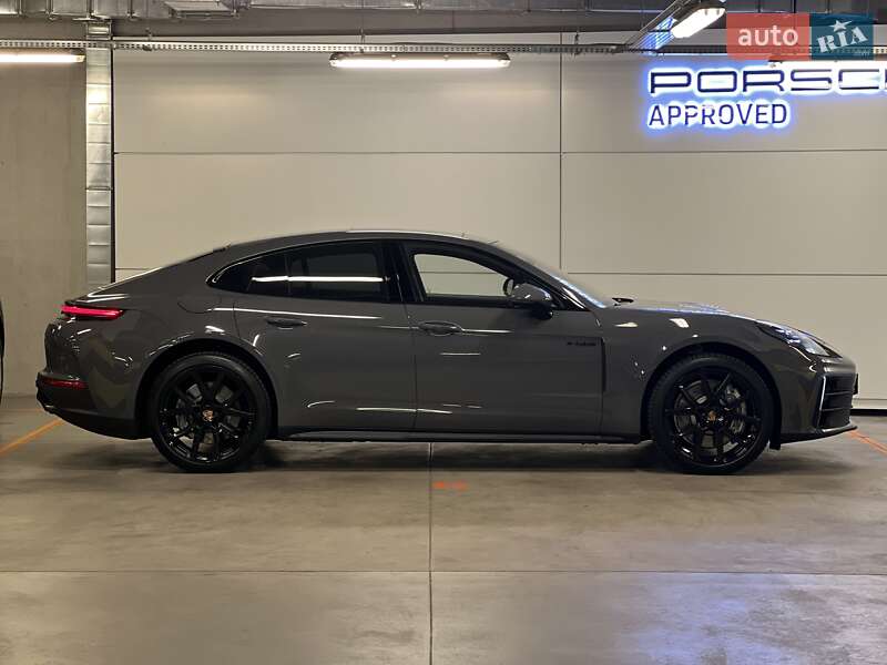 Фастбэк Porsche Panamera 2025 в Киеве