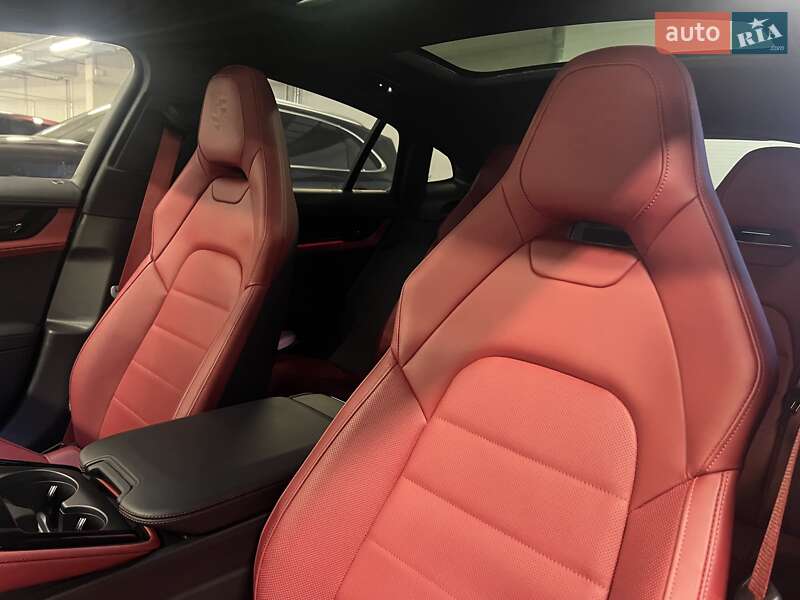 Фастбэк Porsche Panamera 2025 в Киеве