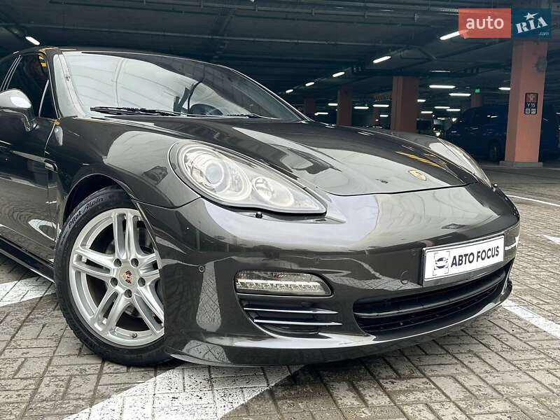 Фастбэк Porsche Panamera 2012 в Киеве