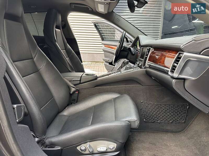 Фастбэк Porsche Panamera 2012 в Киеве