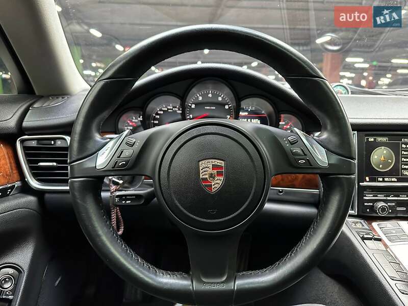 Фастбэк Porsche Panamera 2012 в Киеве