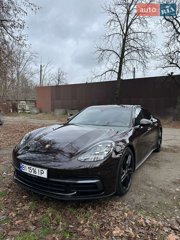 Фастбек Porsche Panamera 2017 в Києві