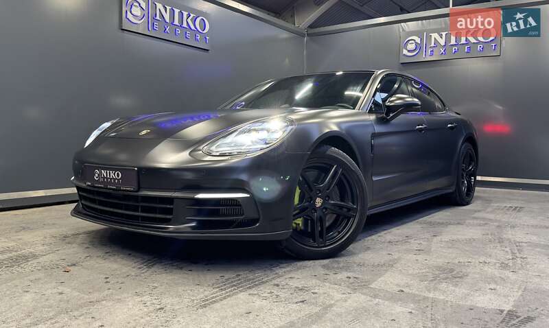 Фастбэк Porsche Panamera 2017 в Киеве