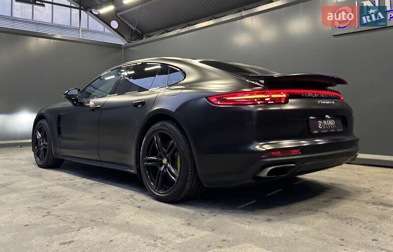 Фастбэк Porsche Panamera 2017 в Киеве
