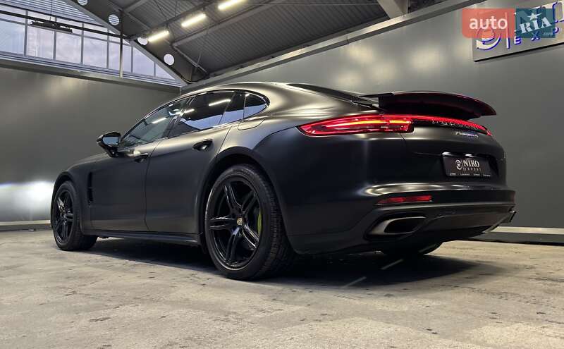 Фастбэк Porsche Panamera 2017 в Киеве