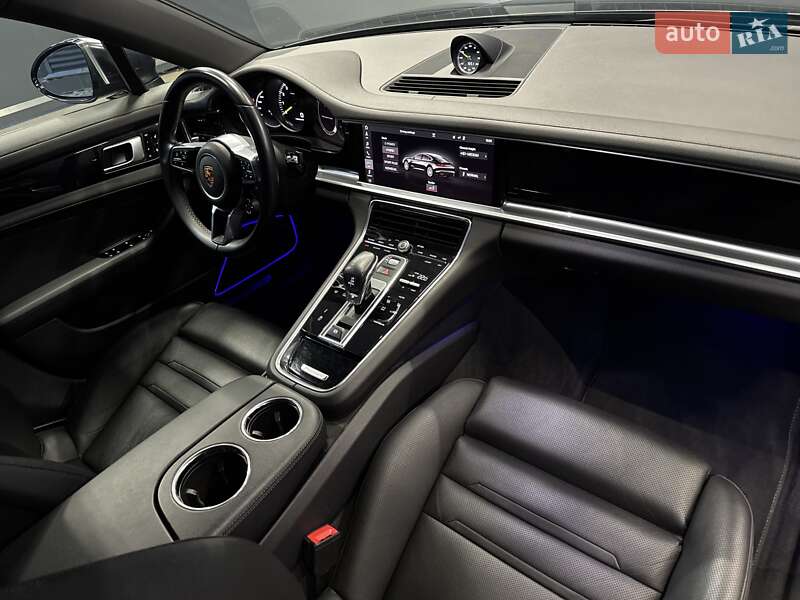 Фастбэк Porsche Panamera 2017 в Киеве