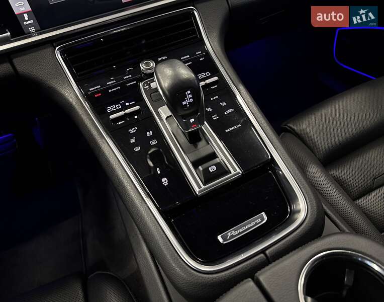 Фастбэк Porsche Panamera 2017 в Киеве