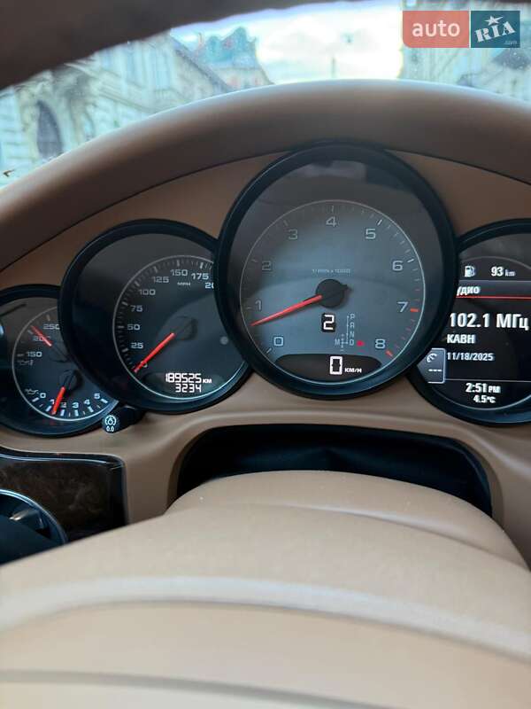 Фастбек Porsche Panamera 2014 в Львові фото 11 Фастбек Porsche Panamera 2014 в Львові