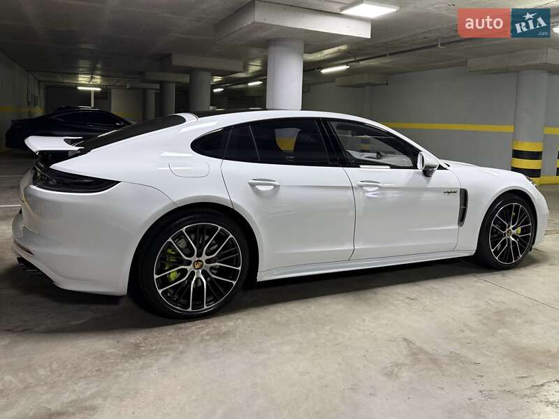 Фастбэк Porsche Panamera 2023 в Киеве фото 9 Фастбэк Porsche Panamera 2023 в Киеве