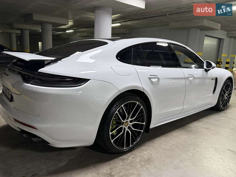 Фастбэк Porsche Panamera 2023 в Киеве фото 10 Фастбэк Porsche Panamera 2023 в Киеве