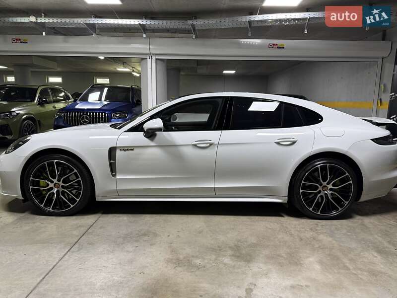 Фастбэк Porsche Panamera 2023 в Киеве фото 18 Фастбэк Porsche Panamera 2023 в Киеве