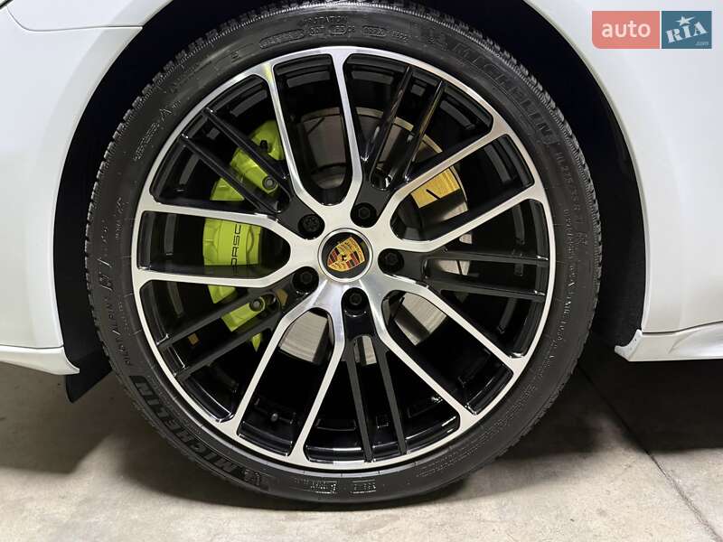 Фастбэк Porsche Panamera 2023 в Киеве фото 25 Фастбэк Porsche Panamera 2023 в Киеве