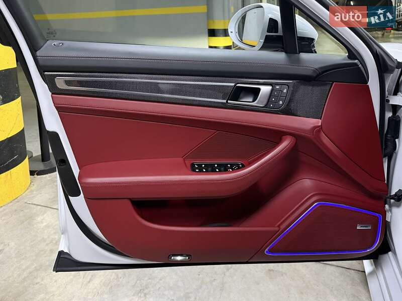 Фастбэк Porsche Panamera 2023 в Киеве фото 41 Фастбэк Porsche Panamera 2023 в Киеве