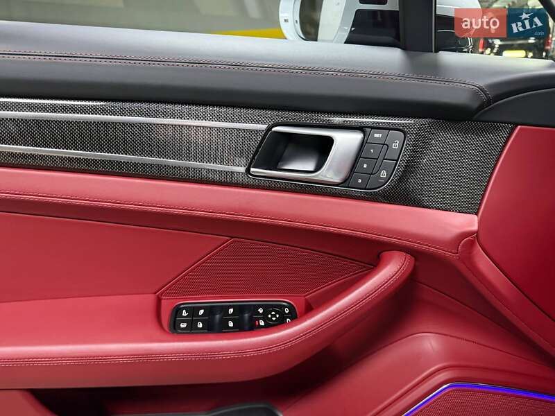 Фастбэк Porsche Panamera 2023 в Киеве фото 42 Фастбэк Porsche Panamera 2023 в Киеве