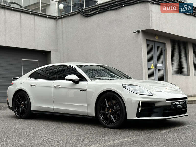Фастбэк Porsche Panamera 2024 в Киеве
