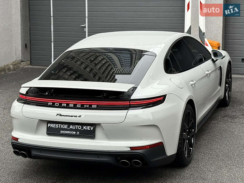 Фастбэк Porsche Panamera 2024 в Киеве