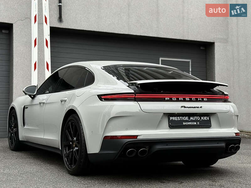 Фастбэк Porsche Panamera 2024 в Киеве