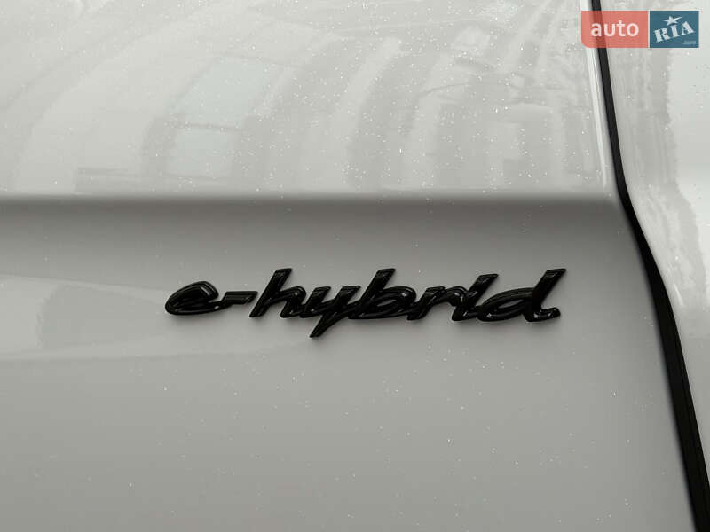 Фастбэк Porsche Panamera 2024 в Киеве