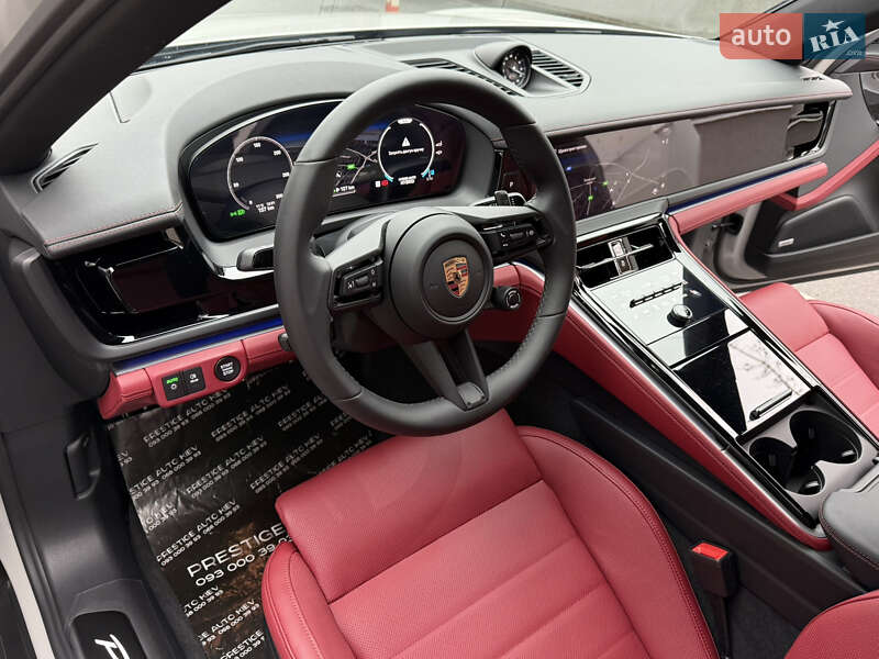 Фастбэк Porsche Panamera 2024 в Киеве