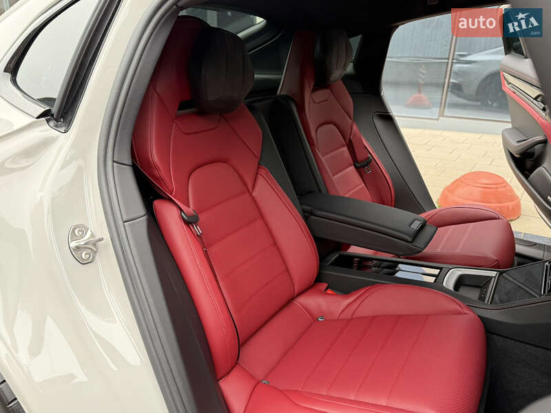 Фастбэк Porsche Panamera 2024 в Киеве