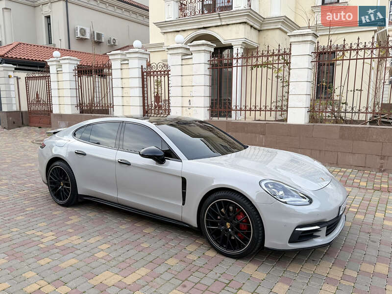 Фастбек Porsche Panamera 2017 в Одесі