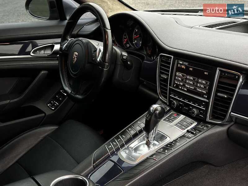 Фастбэк Porsche Panamera 2013 в Львове фото 49 Фастбэк Porsche Panamera 2013 в Львове