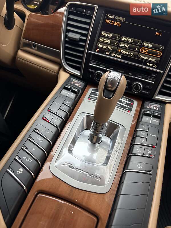 Фастбек Porsche Panamera 2013 в Києві фото 54 Фастбек Porsche Panamera 2013 в Києві