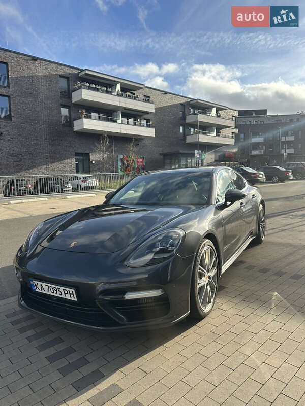 Фастбэк Porsche Panamera 2017 в Львове