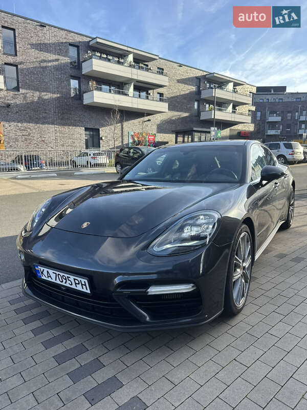 Фастбэк Porsche Panamera 2017 в Львове