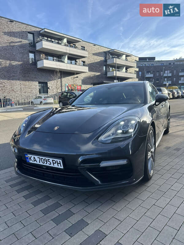 Фастбэк Porsche Panamera 2017 в Львове