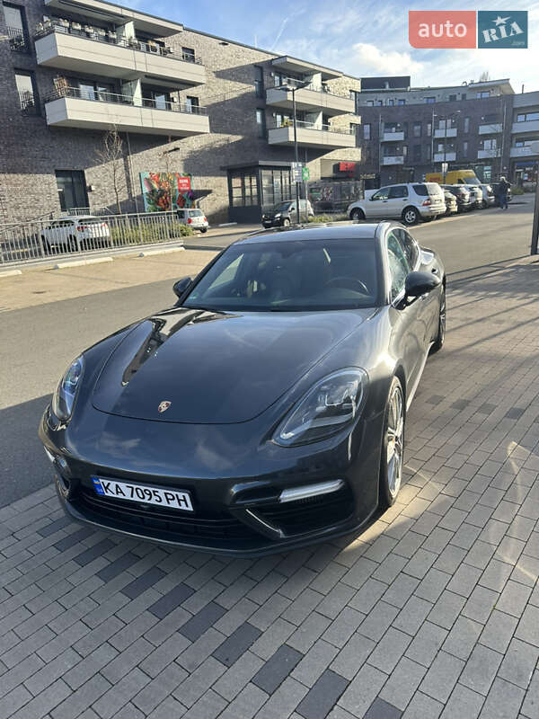 Фастбэк Porsche Panamera 2017 в Львове