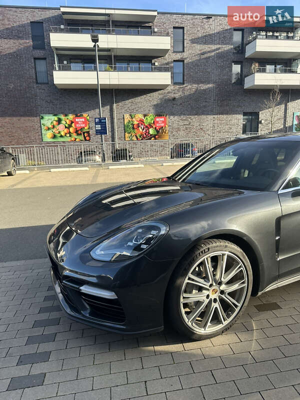 Фастбэк Porsche Panamera 2017 в Львове