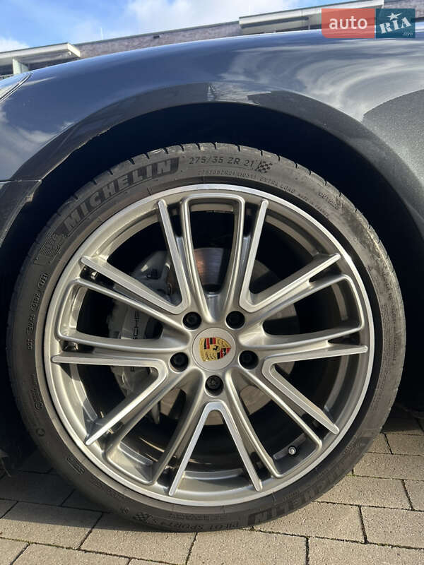 Фастбэк Porsche Panamera 2017 в Львове