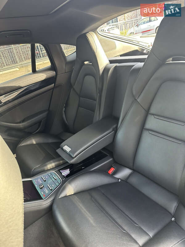 Фастбэк Porsche Panamera 2017 в Львове