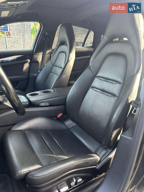 Фастбэк Porsche Panamera 2017 в Львове