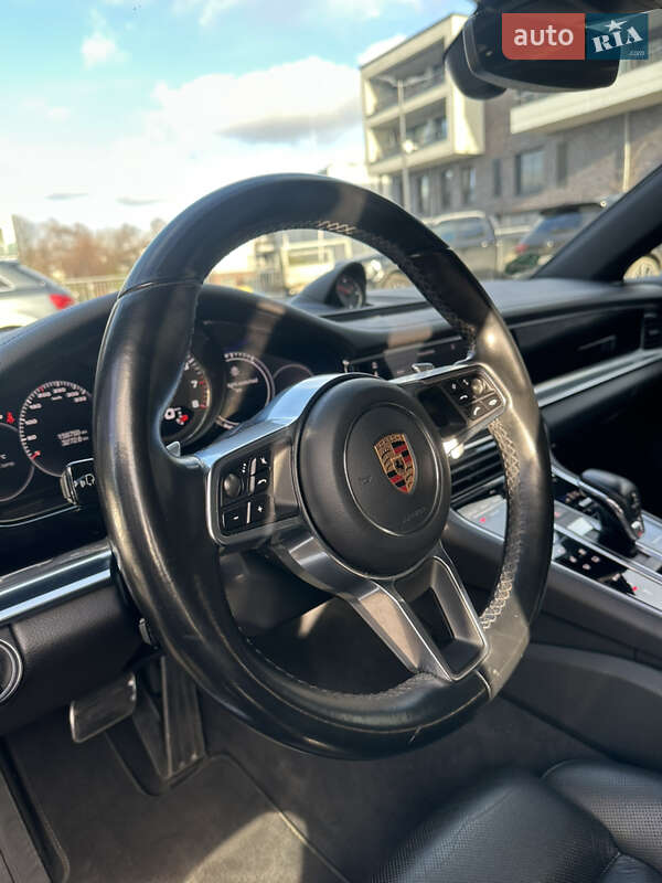 Фастбэк Porsche Panamera 2017 в Львове