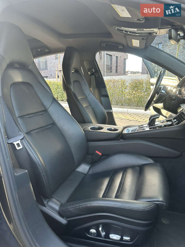 Фастбэк Porsche Panamera 2017 в Львове