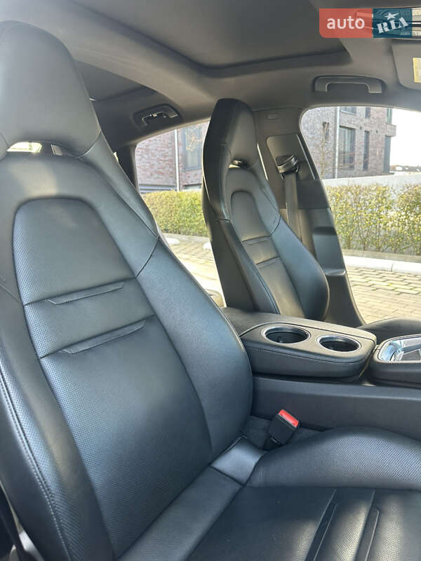 Фастбэк Porsche Panamera 2017 в Львове