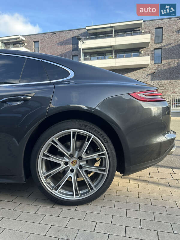 Фастбэк Porsche Panamera 2017 в Львове