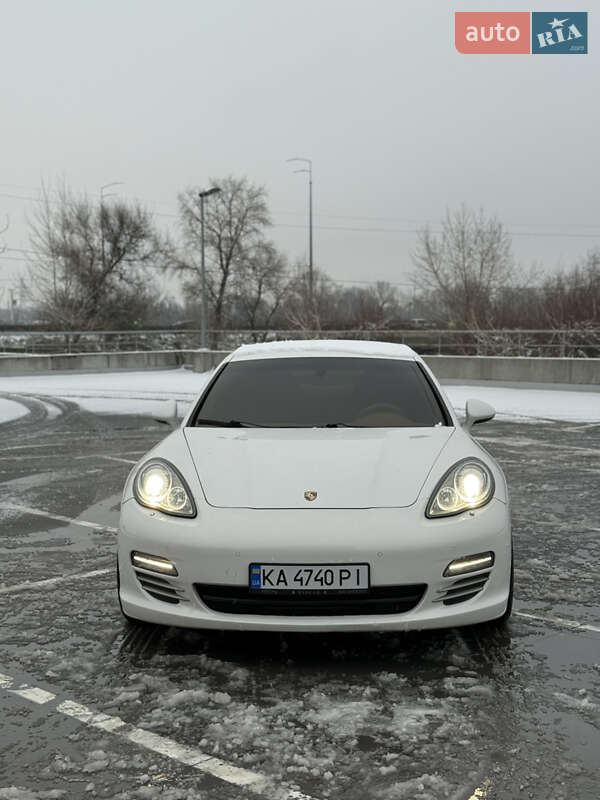 Фастбэк Porsche Panamera 2010 в Киеве