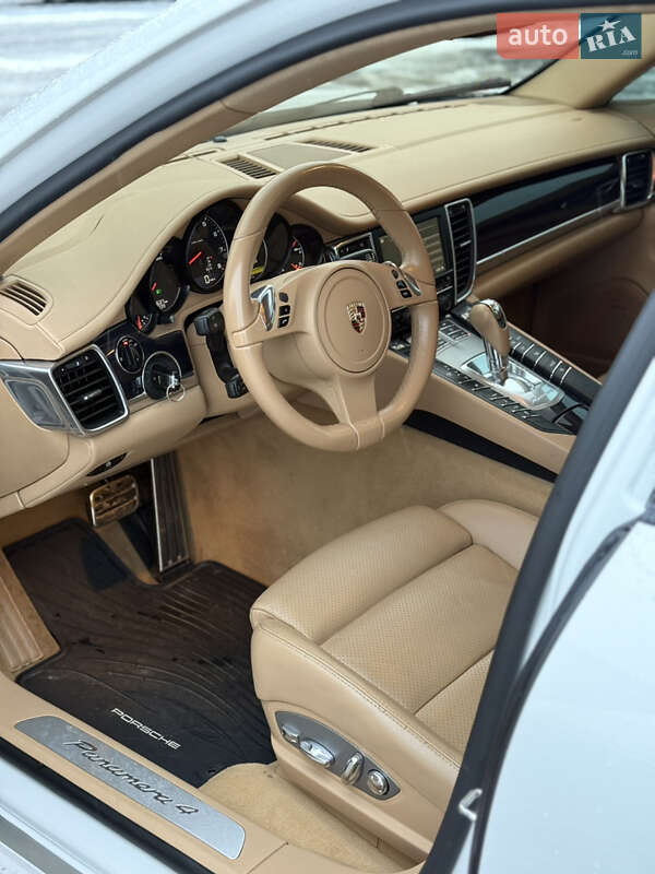 Фастбэк Porsche Panamera 2010 в Киеве