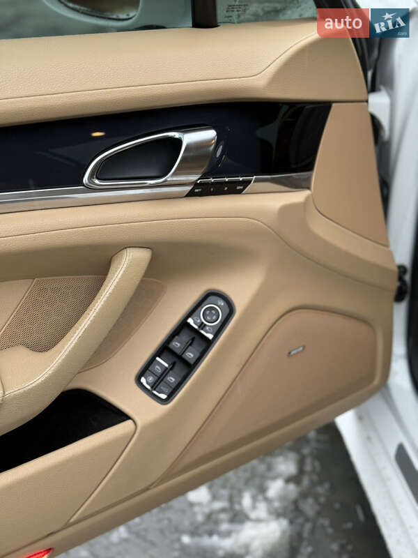 Фастбэк Porsche Panamera 2010 в Киеве