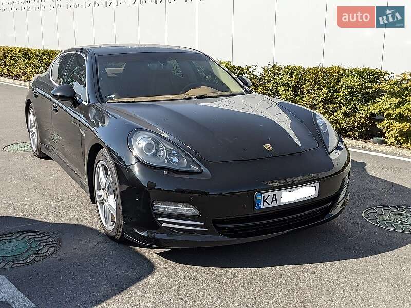 Фастбек Porsche Panamera 2011 в Києві